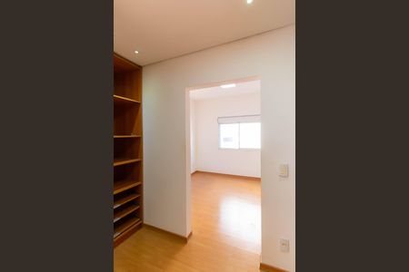 Casa à venda com 650m², 4 quartos e 5 vagasSuíte 4 - Closet