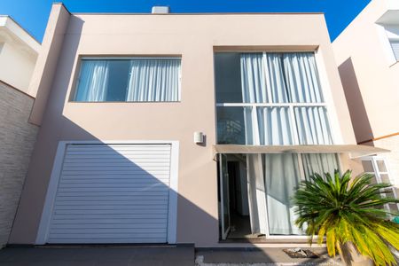Casa à venda com 650m², 4 quartos e 5 vagasEntrada