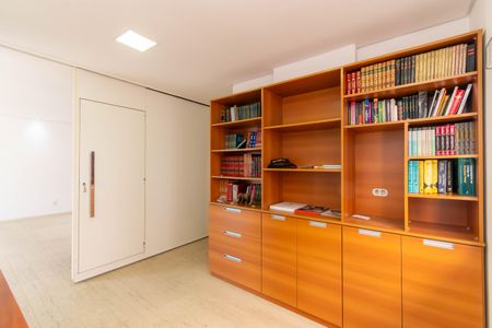 Casa à venda com 650m², 4 quartos e 5 vagasSuíte 1 - Escritório