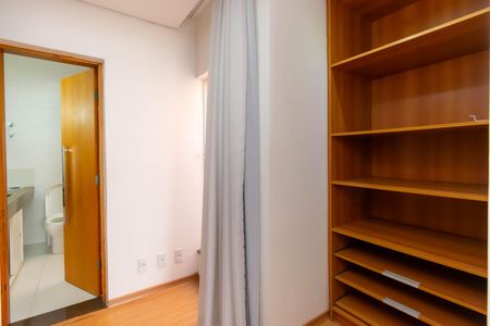 Casa à venda com 650m², 4 quartos e 5 vagasSuíte 4 - Closet