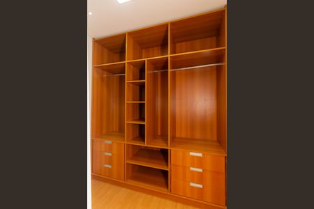 Casa à venda com 650m², 4 quartos e 5 vagasSuíte 4 - Closet