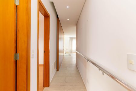 Casa à venda com 650m², 4 quartos e 5 vagasCorredor