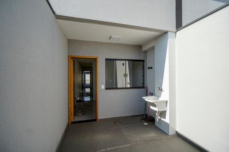 Casa à venda com 100m², 3 quartos e 2 vagas Casa à venda com 100m², 3 quartos e 2 vagasQuintal