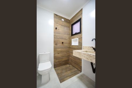 Casa à venda com 100m², 3 quartos e 2 vagas Casa à venda com 100m², 3 quartos e 2 vagasBanheiro da suíte