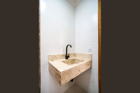 Casa à venda com 100m², 3 quartos e 2 vagas Casa à venda com 100m², 3 quartos e 2 vagasBanheiro social