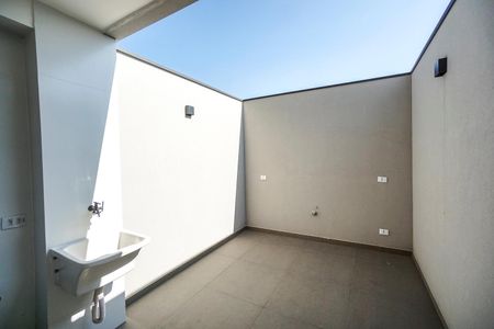 Casa à venda com 100m², 3 quartos e 2 vagas Casa à venda com 100m², 3 quartos e 2 vagasQuintal