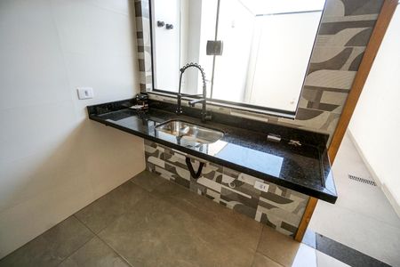 Casa à venda com 100m², 3 quartos e 2 vagas Casa à venda com 100m², 3 quartos e 2 vagasCozinha