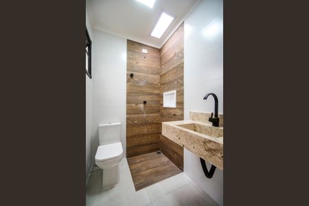 Casa à venda com 100m², 3 quartos e 2 vagas Casa à venda com 100m², 3 quartos e 2 vagasBanheiro social