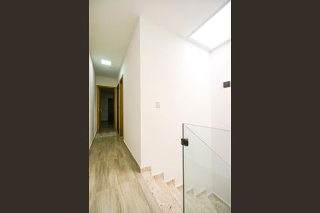 Casa à venda com 100m², 3 quartos e 2 vagas Casa à venda com 100m², 3 quartos e 2 vagasCorredor