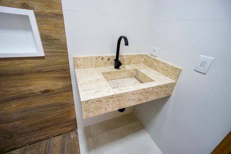 Casa à venda com 100m², 3 quartos e 2 vagas Casa à venda com 100m², 3 quartos e 2 vagasBanheiro da suíte