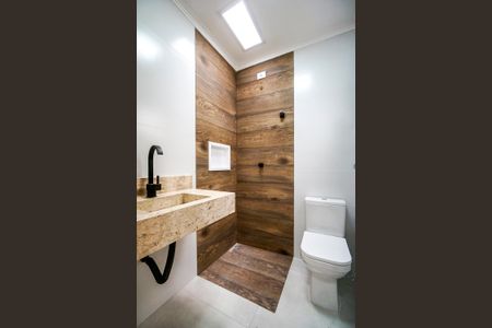 Casa à venda com 100m², 3 quartos e 2 vagas Casa à venda com 100m², 3 quartos e 2 vagasBanheiro social