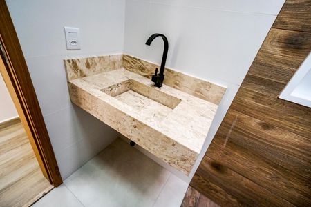 Casa à venda com 100m², 3 quartos e 2 vagas Casa à venda com 100m², 3 quartos e 2 vagasBanheiro social