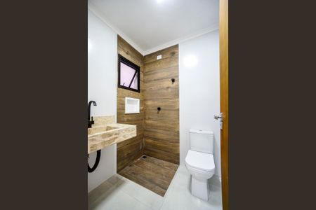 Casa à venda com 100m², 3 quartos e 2 vagas Casa à venda com 100m², 3 quartos e 2 vagasBanheiro da suíte