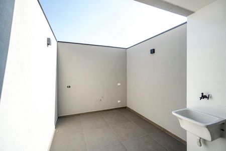 Casa à venda com 100m², 3 quartos e 2 vagas Casa à venda com 100m², 3 quartos e 2 vagasQuintal