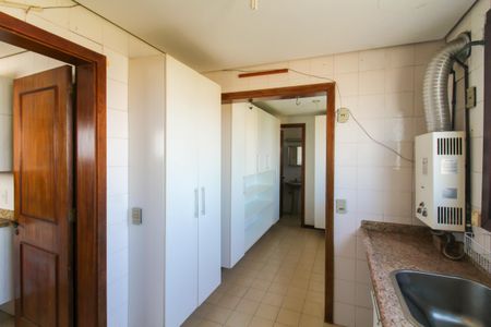 Apartamento à venda com 155m², 3 quartos e 2 vagas Apartamento à venda com 155m², 3 quartos e 2 vagasÁrea de Serviço