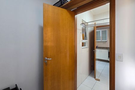Apartamento à venda com 98m², 3 quartos e 2 vagas Apartamento à venda com 98m², 3 quartos e 2 vagasQuarto de Serviço
