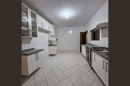 Casa à venda com 208m², 3 quartos e 4 vagas