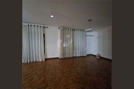 Casa à venda com 208m², 3 quartos e 4 vagas