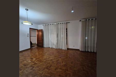 Casa à venda com 208m², 3 quartos e 4 vagas