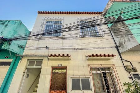 Casa à venda com 60m², 2 quartos e sem vaga Casa à venda com 60m², 2 quartos e sem vagaFachada