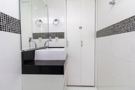 Apartamento à venda com 60m², 3 quartos e 2 vagas Apartamento à venda com 60m², 3 quartos e 2 vagasBanheiro Social