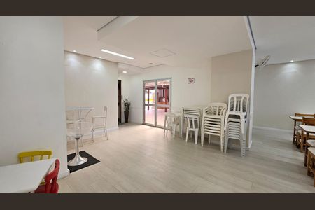 Apartamento à venda com 60m², 3 quartos e 2 vagas Apartamento à venda com 60m², 3 quartos e 2 vagasÁrea comum - Salão de festas