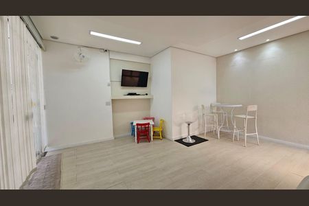 Apartamento à venda com 60m², 3 quartos e 2 vagas Apartamento à venda com 60m², 3 quartos e 2 vagasÁrea comum - Salão de festas