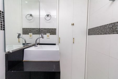 Apartamento à venda com 60m², 3 quartos e 2 vagas Apartamento à venda com 60m², 3 quartos e 2 vagasBanheiro Social