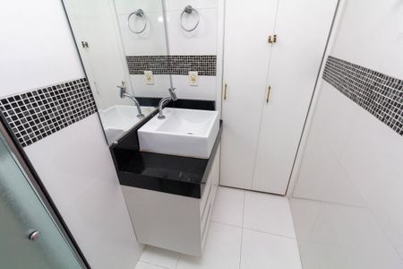 Apartamento à venda com 60m², 3 quartos e 2 vagas Apartamento à venda com 60m², 3 quartos e 2 vagasBanheiro Social