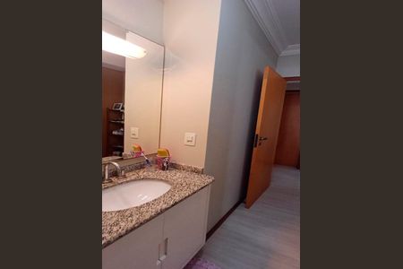Apartamento para alugar com 142m², 4 quartos e 2 vagas Apartamento para alugar com 142m², 4 quartos e 2 vagasBanheiro da Suíte 2