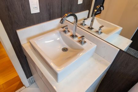 Apartamento à venda com 90m², 2 quartos e 2 vagas Apartamento à venda com 90m², 2 quartos e 2 vagasBanheiro da Suíte 1