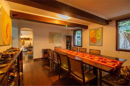 Casa à venda com 325m², 4 quartos e 5 vagas