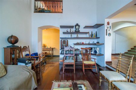 Casa à venda com 325m², 4 quartos e 5 vagas