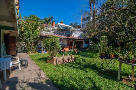 Casa à venda com 325m², 4 quartos e 5 vagas