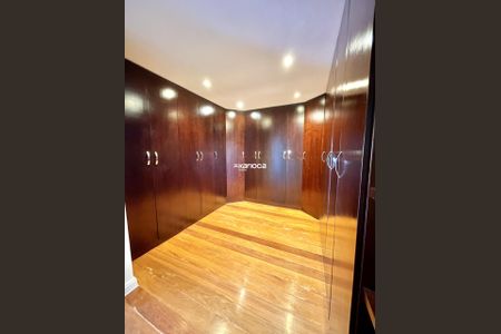 Casa à venda com 1000m², 6 quartos e 3 vagas