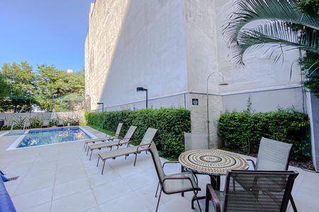 Apartamento à venda com 28m², 1 quarto e sem vaga Apartamento à venda com 28m², 1 quarto e sem vagaÁrea comum - Piscina