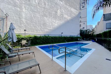 Apartamento à venda com 28m², 1 quarto e sem vaga Apartamento à venda com 28m², 1 quarto e sem vagaÁrea comum - Piscina