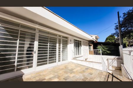 Casa à venda com 280m², 6 quartos e 2 vagasFachada