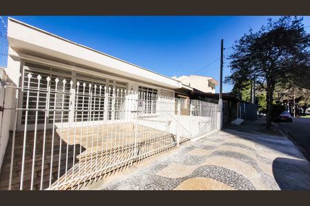 Casa à venda com 280m², 6 quartos e 2 vagasFachada