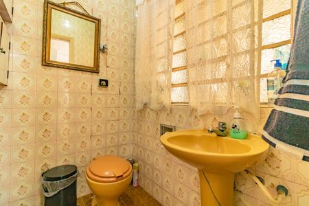 Casa à venda com 228m², 3 quartos e 2 vagas Casa à venda com 228m², 3 quartos e 2 vagasBanheiro de Serviço