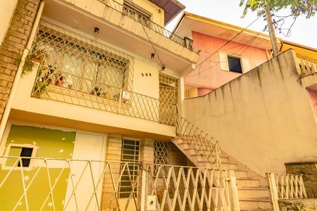 Casa à venda com 228m², 3 quartos e 2 vagas Casa à venda com 228m², 3 quartos e 2 vagasFachada