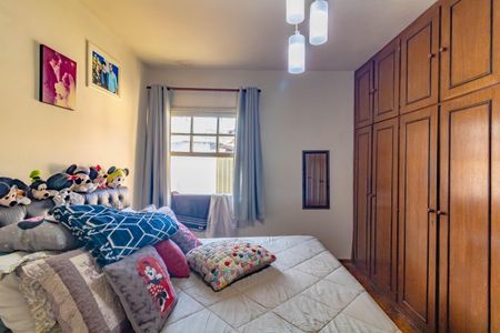 Casa à venda com 228m², 3 quartos e 2 vagas Casa à venda com 228m², 3 quartos e 2 vagasQuarto 2