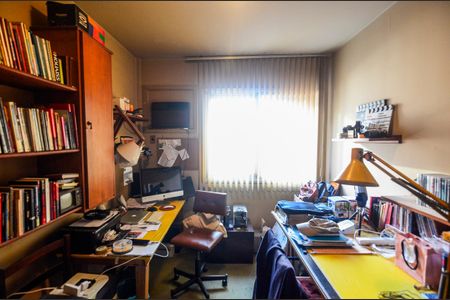 Casa à venda com 200m², 4 quartos e 2 vagas Casa à venda com 200m², 4 quartos e 2 vagasQuarto 1