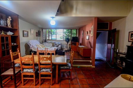 Casa à venda com 200m², 4 quartos e 2 vagas Casa à venda com 200m², 4 quartos e 2 vagasSala