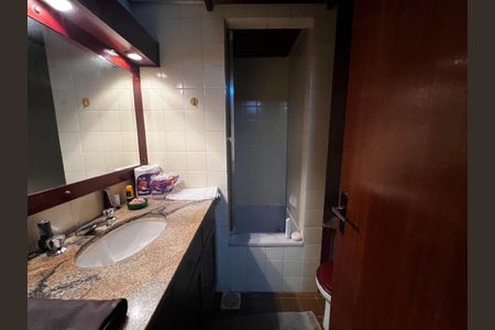 Casa à venda com 200m², 4 quartos e 2 vagas Casa à venda com 200m², 4 quartos e 2 vagasBanheiro Social