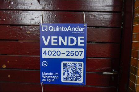 Casa à venda com 200m², 4 quartos e 2 vagas Casa à venda com 200m², 4 quartos e 2 vagasPlaca