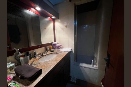 Casa à venda com 200m², 4 quartos e 2 vagas Casa à venda com 200m², 4 quartos e 2 vagasBanheiro Social