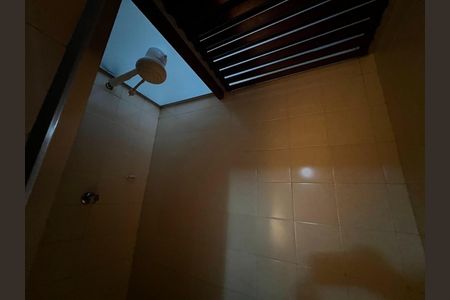 Casa à venda com 200m², 4 quartos e 2 vagas Casa à venda com 200m², 4 quartos e 2 vagasBanheiro Social