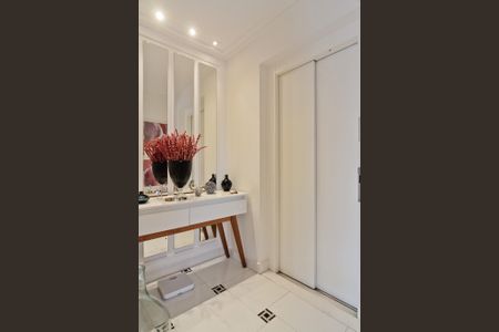 Apartamento à venda com 130m², 3 quartos e 4 vagas Apartamento à venda com 130m², 3 quartos e 4 vagasHall