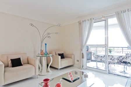 Apartamento à venda com 130m², 3 quartos e 4 vagas Apartamento à venda com 130m², 3 quartos e 4 vagasSala